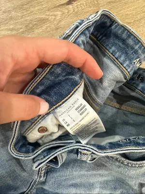 American Eagle Classic High-Rise Distressed Women's Blue Jeans - mom jeans strigid thumbnail 3