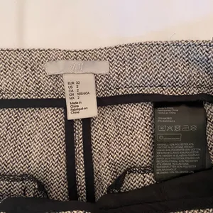 H&M Stylish Gray Herringbone Pants size 2 thumbnail 3