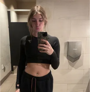 Gymshark Crop Top Long Sleeve thumbnail 3