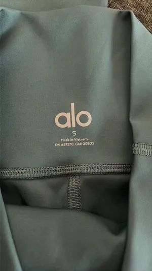 Alo Yoga Leggings thumbnail 2