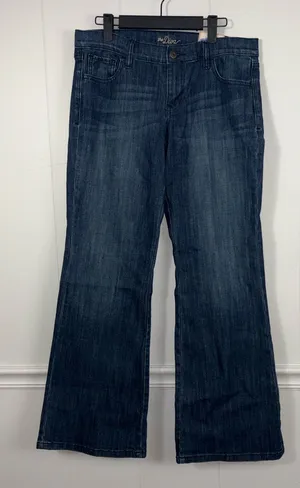 NWOT Old Navy The Diva Low Rise Stretch Denim Blue Flare Trouser Jeans 6 Casual thumbnail 1