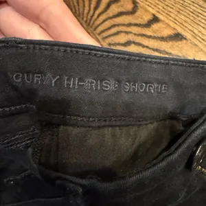 American Eagle Outfitters Curvy Hi Rise Black Jean Shorts thumbnail 4