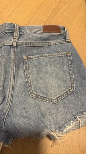 Hollister thumbnail 5