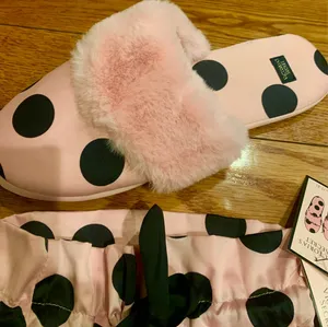 Victoria's Secret Signature Satin Slippers Pink/Black Polka Dot /Faux Fur M7/8 thumbnail 6