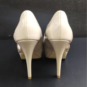 Marc Fisher Women's Beige Shoes/Sneakers/4.5" Heel Sz6M SKU 3149 thumbnail 2