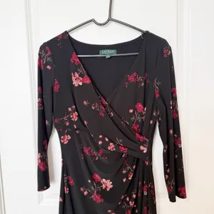 Lauren Ralph Lauren Womens Dark Floral Midi Dress Size 8 Ruched Stretch Comfort thumbnail 2
