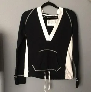 Sonoma Black and white V-neck small sweatshirt with hood thumbnail 1