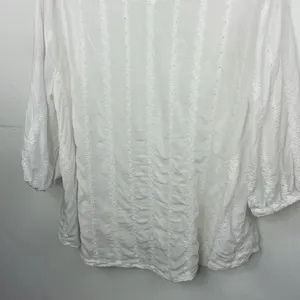 Torrid White Eyelet & Lace Embroidered Hi-Lo Blouse size 1X thumbnail 10