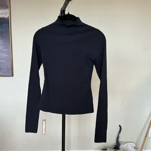 SKIMS NWT Cotton Jersey Turtleneck Top Soot Size S black thumbnail 2