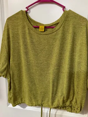 Daisy Olive Green Drawstring Hem Crop Top thumbnail 1