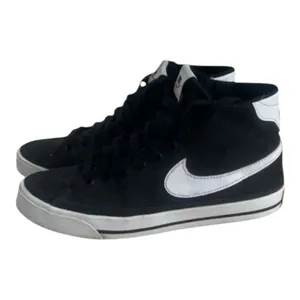 Women’s Nike Court Legacy Canvas Sneakers Size 7 Mid Black White Lace Up Shoes thumbnail 2