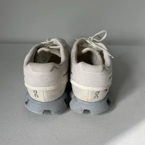 On Running Cloud 5 Athletic Shoes Supportive White Blue Women's Size 9.5 thumbnail 4