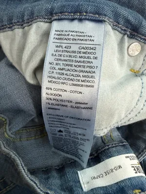 Signature by Levi Strauss Mid Rise Medium Blue Capri Jeans thumbnail 5