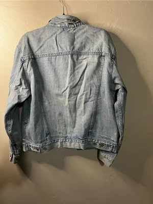 Levi’s Women’s Classic Trucker Light Wash Classic Distressed Denim Jean Jacket thumbnail 6