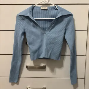 Aritzia Babaton Sculpt Knit Polo Longsleeve Blue thumbnail 2