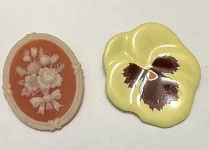 Lot Of 2 Signed Avon Flower Floral Brooch Pins thumbnail 1