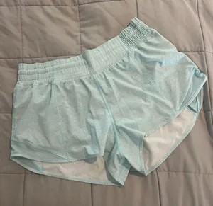 Lululemon Hotty Hot Short 2.5” thumbnail 2