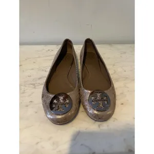 Tory Burch Shoes Womens Size 8 Silver Snake Leather Ballet Flats Logo Slip On thumbnail 2