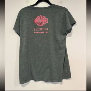 Grey‎ and pink Harley Davidson motorcycles museum short sleeve thumbnail 3