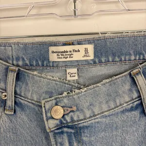 Abercrombie & Fitch The 90s Straight Ultra High Rise Curve Love Light Wash 31/12 thumbnail 5