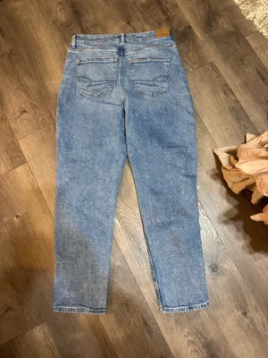 Women’s American Eagle Mom Jeans High-Rise thumbnail 2