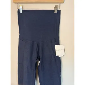 Beyond Yoga Beyond The Bump Spacedye Navy Leggings Pockets Sz M NWT thumbnail 4