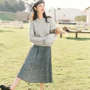 sweater thumbnail 4