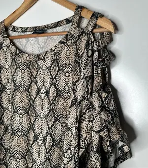 Daytrip NEW!! Snakeskin Print Strappy Open Shoulder Flutter Sleeve Top Size L thumbnail 3