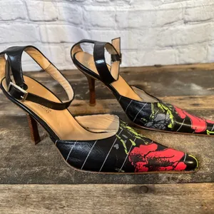 Adriana Caras Statement Heels Black Leather Red Floral Art size 6 Pointed Toe thumbnail 4