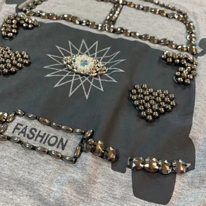 Baru Gray Beaded Graphic Tee M Brazil Van Fashion V-Neck Stretch Shirt READ‎ thumbnail 4