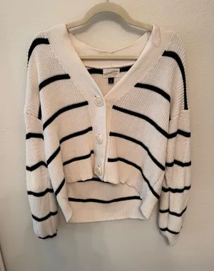 Universal Threads Sweater thumbnail 1