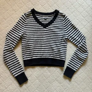American Eagle Sweater thumbnail 1