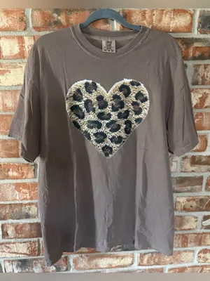 Comfort Colors Espresso Short-Sleeve Tee with Leopard Heart thumbnail 1