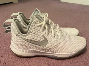 Nike Lebron Basketball Shoes thumbnail 1