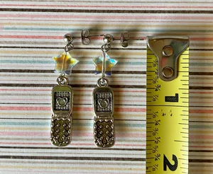 Handmade funky y2k Kawaii retro flip phone & star dangle unisex earrings 💚📱⭐️🌈💕 thumbnail 4