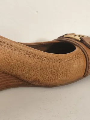 Tory Burch Brown Wedge Shoes with Gold-Tone Accents Size 9.5 Flaw thumbnail 6