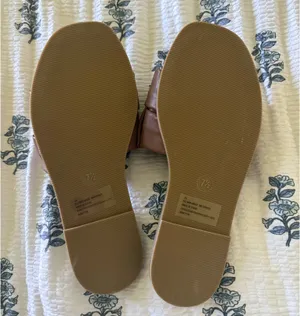 Universal Threads Sandals Women’s thumbnail 2
