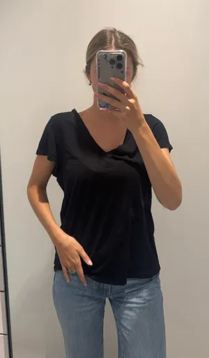 Gap tshirt thumbnail 1