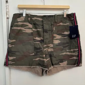 NWT Gap Camo High Waist Shorts Size 14 thumbnail 2