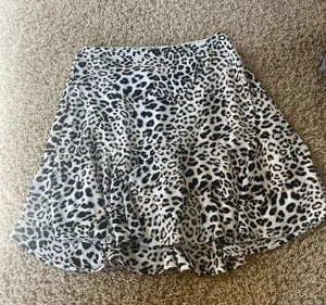 Francesca's cheetah print skirt thumbnail 1