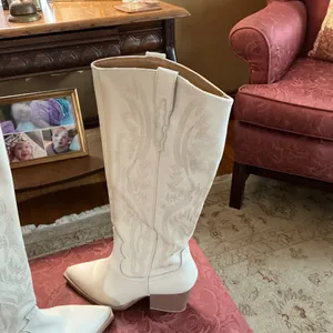 Crown Vintage Sila Embroidered Western Boots in White Sz 7 EUC thumbnail 9