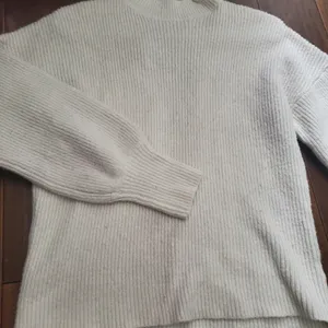 Max studio sweater size small in light cream color . Adorable opening on back thumbnail 4