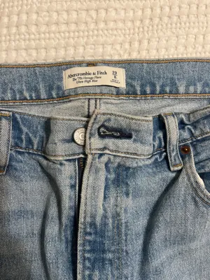 Abercrombie 70s Vintage Flare Ultra High-Rise thumbnail 2