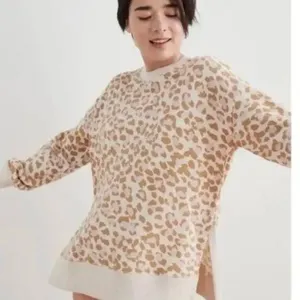 AERIE Women's Oversized Leopard Print Crewneck Sweatshirt Medium |‎ EUC thumbnail 1
