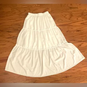 Amazon- White Tiered Maxi Skirt Size M thumbnail 5