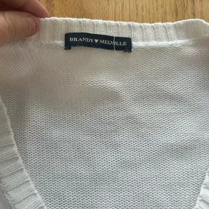 Brandy Melville‎ V Neck White Sweater 100% Cotton One Size Minimalist Top Shirt thumbnail 7