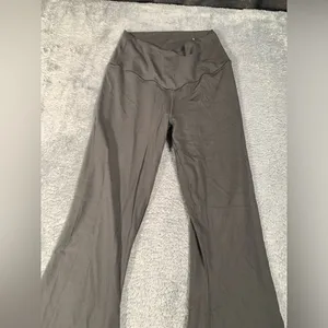 Aerie offline real me flare hi-rise short inseam Gray leggings yoga pants medium thumbnail 4