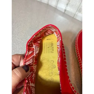 Women's Ubuntu Classic Red Afridrilles Size‎ 9.5 thumbnail 2