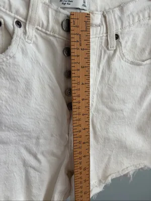 Abercrombie & Fitch White High-Rise Raw Hem Denim Shorts thumbnail 7