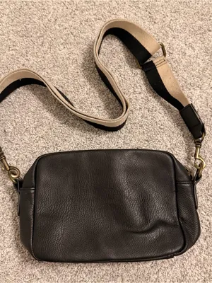 Universal Threads Faux Leather Crossbody Bag with Contrast Strap Black thumbnail 1